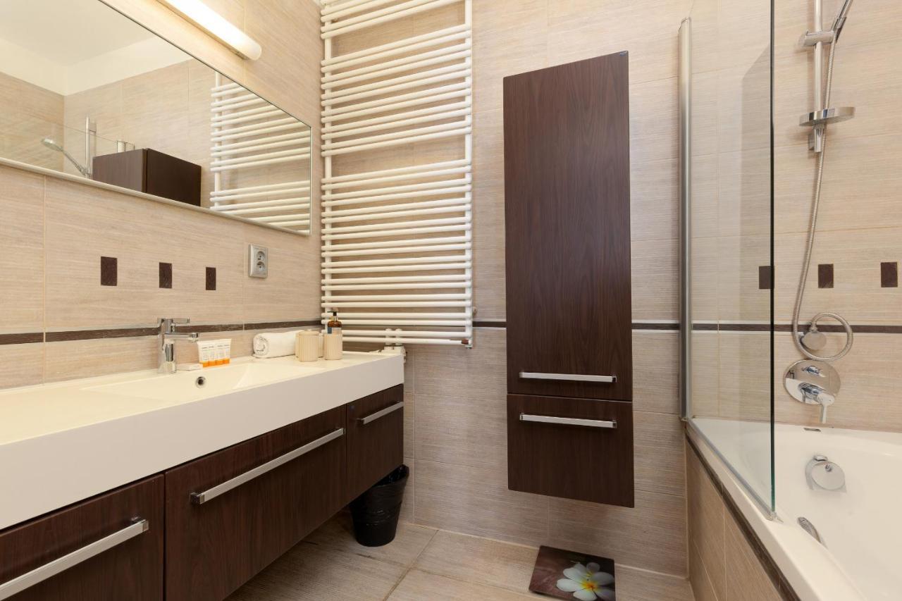 Residence On Wspolna Str. Apartment Warsaw By Renters Buitenkant foto