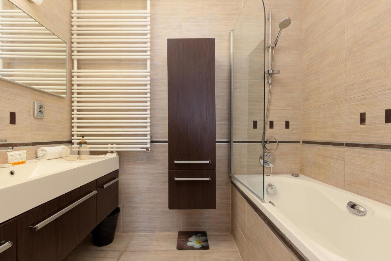 Residence On Wspolna Str. Apartment Warsaw By Renters Buitenkant foto